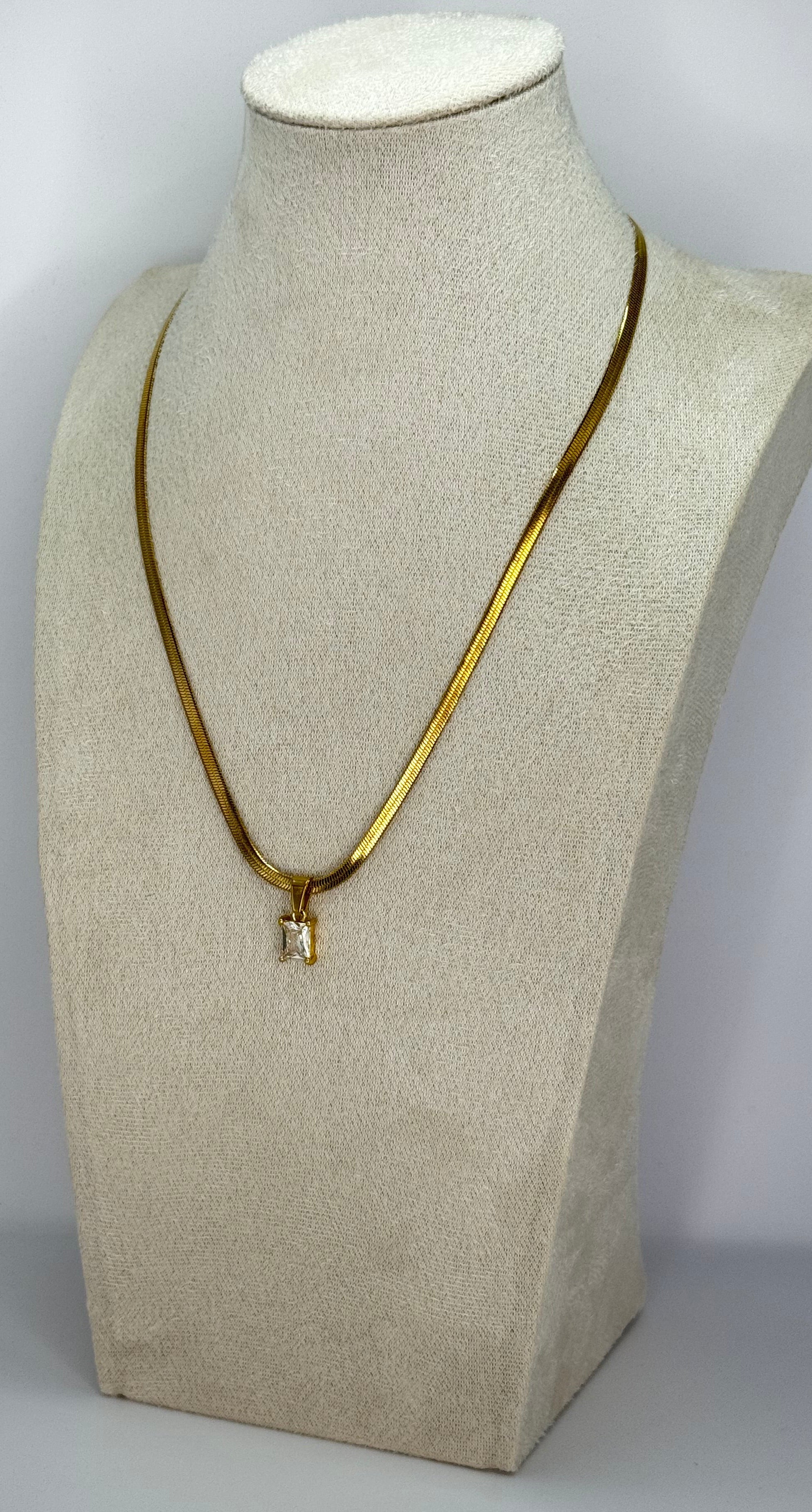 Collana pietra bianca